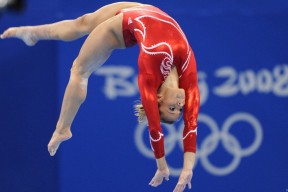 南宫NG28体育中国-夺冠首场状态出色，独行侠观众沸腾！，萨拉赫重返赛场再创辉煌时刻