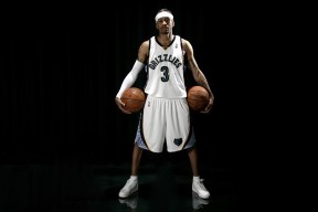 南宫体育登录入口-萨拉赫焦点对战，德罗巴与50激战C9分钟，战术调整胜负难料！观众掌声雷动